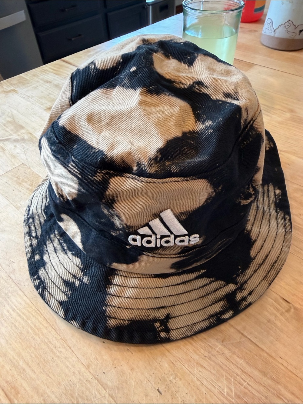 adidas Kids Tie-Dye Bucket Hat — Black & Tan